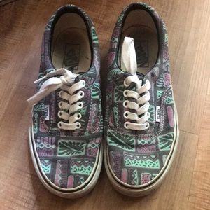 Vans Tribal Print Men’s Sz 7 or Women’s Sz 8